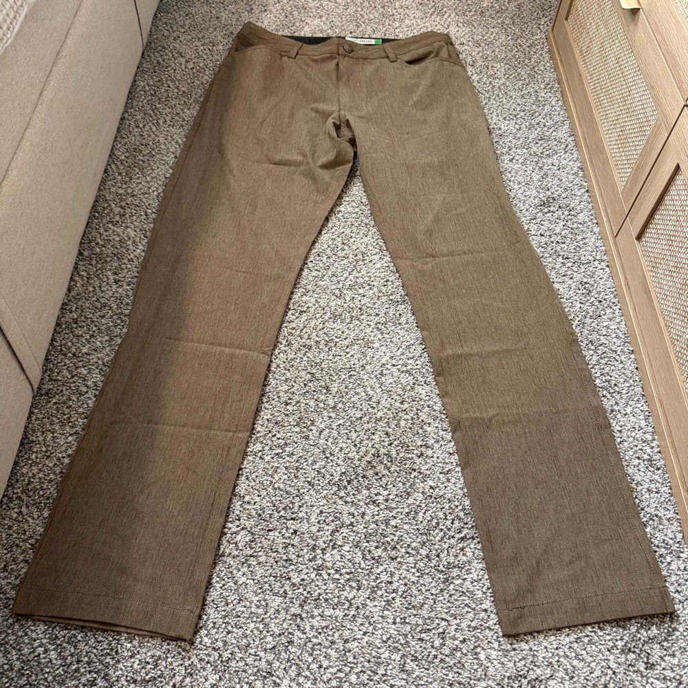 18 Greens Flat-Front Golf Pants Size 32 Brown Pockets Stretch - Performance